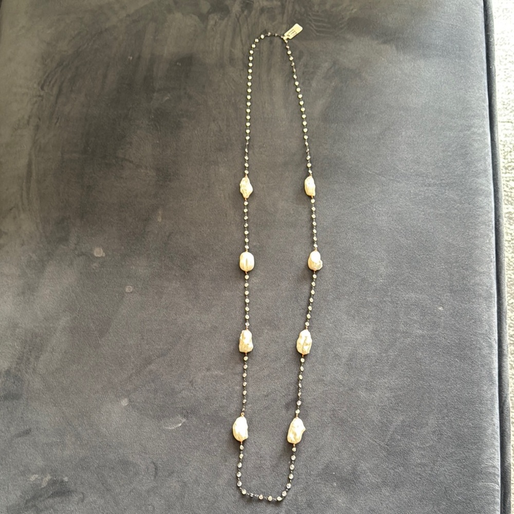 Elegant Pearl and Gold Necklace